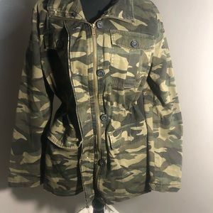 Forever 21 Camo lined jacket size M